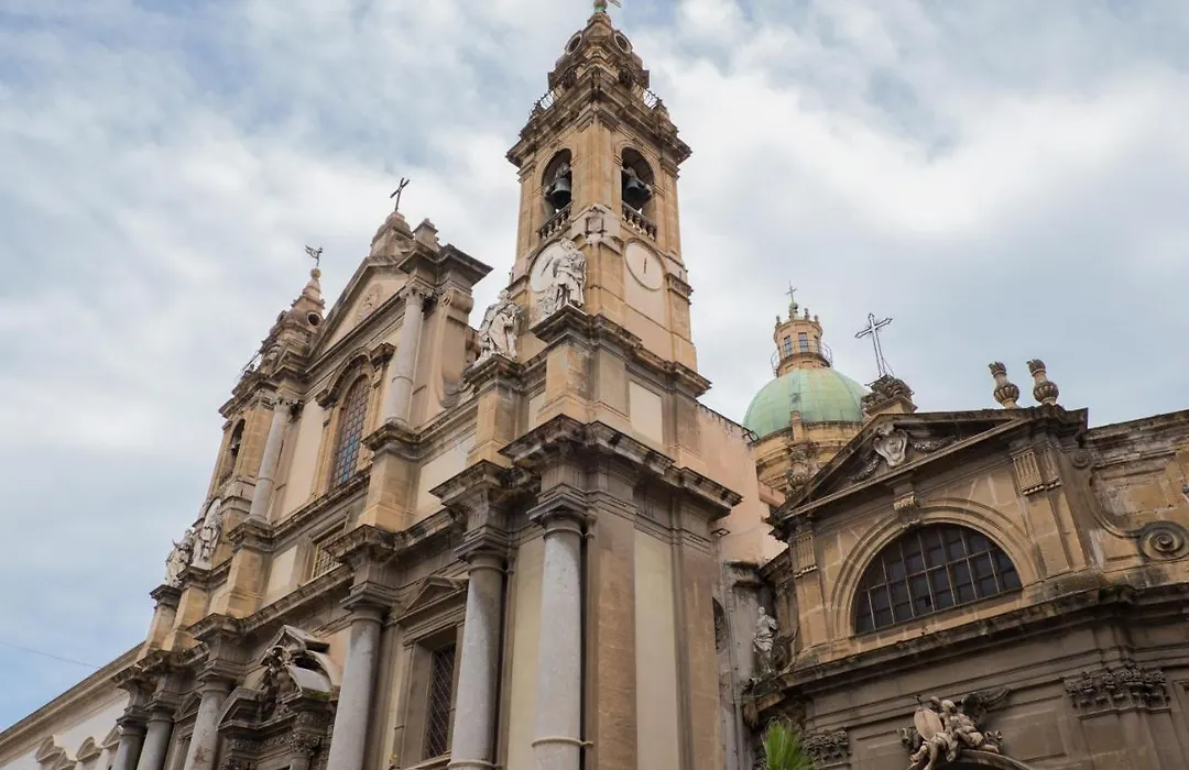 Charming House In The Historic Center Of Palermo-1