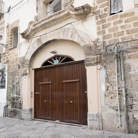 Charming House In The Historic Center Of Palermo-3